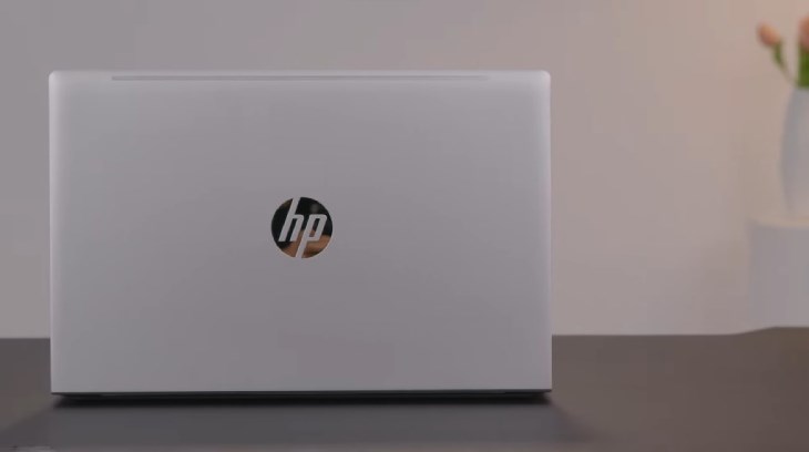 Laptop HP Probook 450 G9 i5 sở hữu thiết kế tối giản, với gam màu bạc sang trọng 