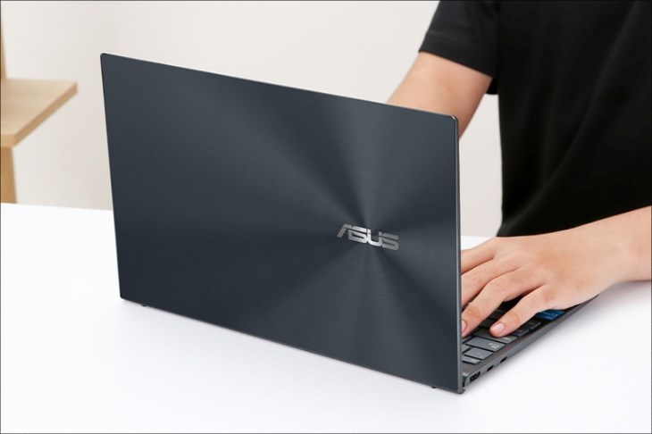 Laptop Ultrabook có thời lượng pin đáp ứng nhu cầu sử dụng cả ngày