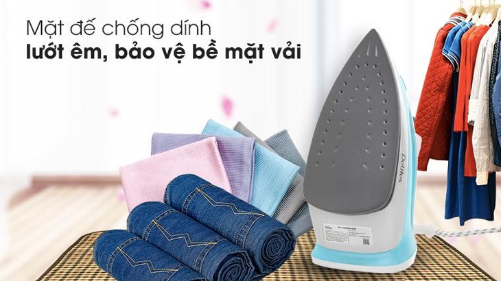 Mặt đế của bàn ủi được làm bằng nhôm phủ chống dính Teflon, giúp trượt êm ái trên mọi loại vải, ủi nhanh và nhẹ