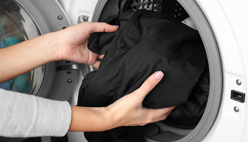 Giặt quần áo bằng máy sẽ làm sạch bụi vải