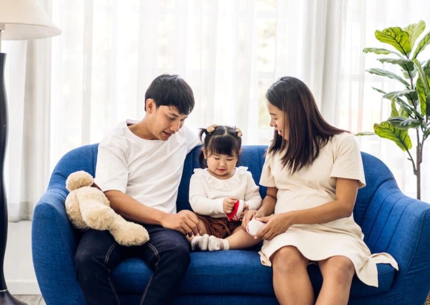 Cha mẹ hãy tìm hiểu thật kỹ lý do làm cho trẻ nổi cáu. Nguồn từ freepik