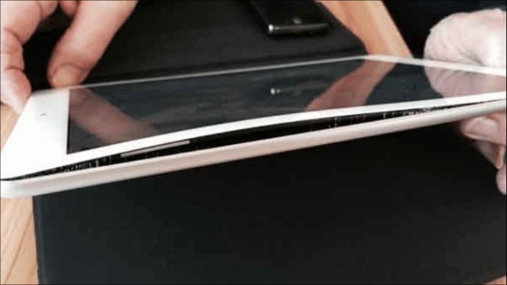 Pin của iPad bị phù dẫn đến cong màn hình