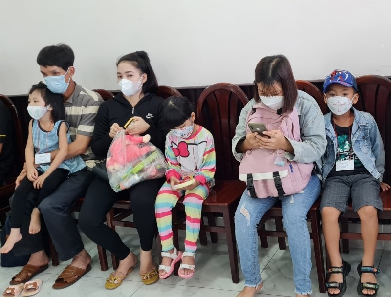 Tại bệnh viện Mỹ Thiện, các bé đã được các bác sĩ khám sàng lọc để tiến hành phẫu thuật, toàn bộ kinh phí do Quỹ Nụ Cười AVAKids tài trợ