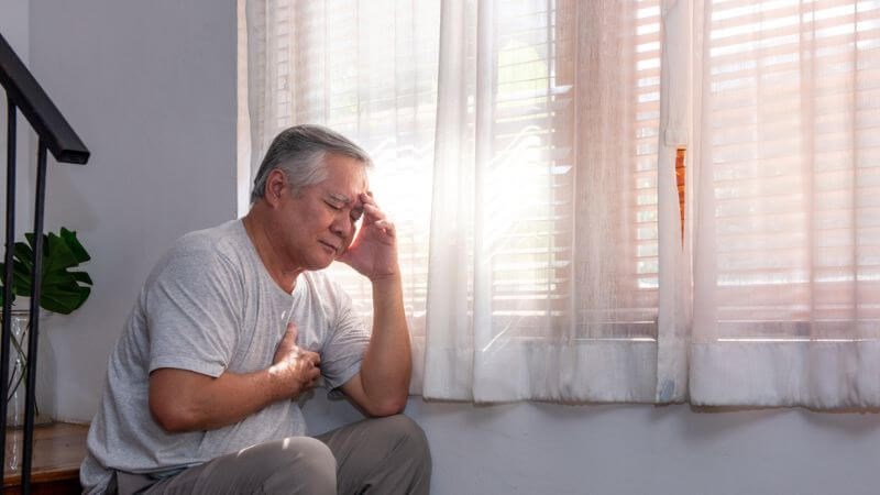 Tuổi cao cũng l&agrave; một nguy&ecirc;n nh&acirc;n g&acirc;y bệnh