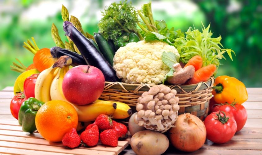 Rau củ quả giúp bé bổ sung các loại vitamin cần thiết và giúp tạo thói quen ăn uống lành mạnh