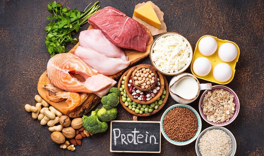 Những loại thực phẩm giàu Protein mẹ có thể sử dụng như: thịt, trứng, cá, tôm,...