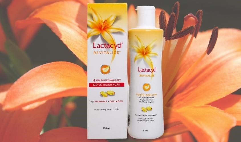  Dung dịch vệ sinh phụ nữ có tính kiềm Lactacyd Revitalize 