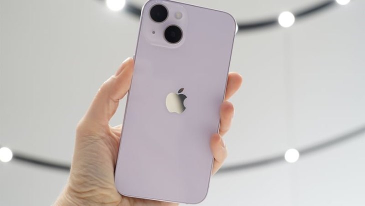 Camera kép trên iPhone 14 cho khả năng lấy nét trong điều kiện thiếu sáng tốt hơn Hệ camera kép trên iPhone 14 cho khả năng lấy nét trong điều kiện thiếu sáng tốt hơn iPhone 13 Pro Max