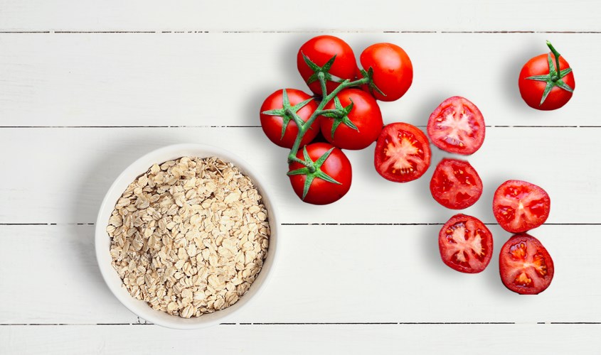 Sự kết hợp giữa yến mạch và cà chua giúp da bạn được hấp thu nhiều dưỡng chất