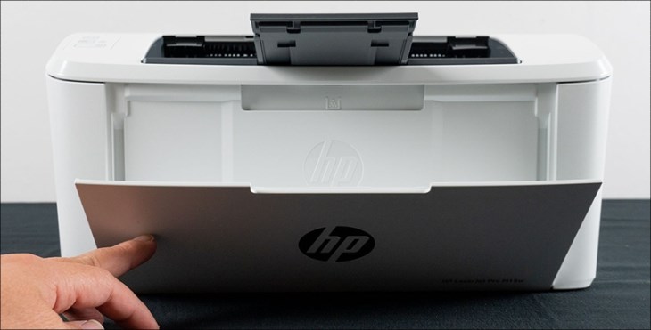 Khay giấy cần được đóng kín sau khi sử dụng Khay giấy cần được đóng kín sau khi sử dụng