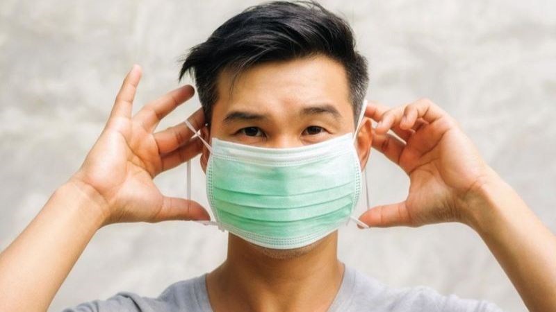 Luôn sử dụng khẩu trang khi chăm sóc, tiếp xúc với người bệnh lao.
