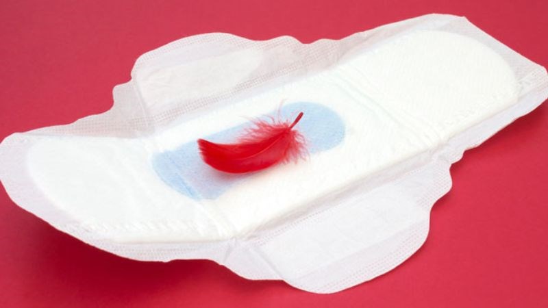 Máu kinh nguyệt thường có màu đỏ tối hoặc đỏ sáng. Máu kinh nguyệt thường có màu đỏ tối hoặc đỏ sáng.