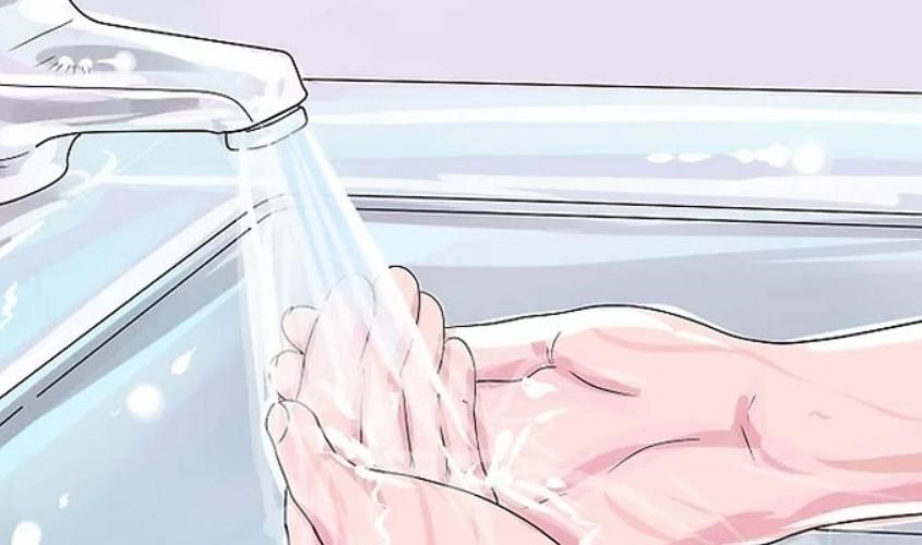 Rửa tay thật sạch sau khi mặc quần 