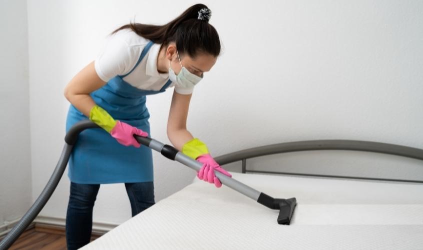 Vệ sinh chăn ga, gối đệm định kỳ