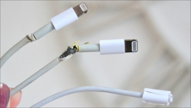 Bạn nên thay thế cáp sạc đã cũ