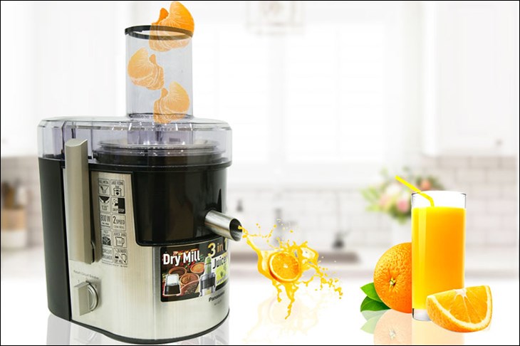 Cốc đựng nước ép đi kèm với máy xay ép đa năng Panasonic MJ-DJ31SRA có dung tích 1.5 lít, đáp ứng tốt nhu cầu cho cả gia đình