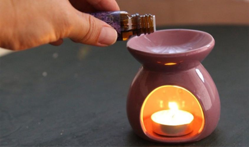 Mẹ chỉ nên dùng một ít tinh dầu khi xông