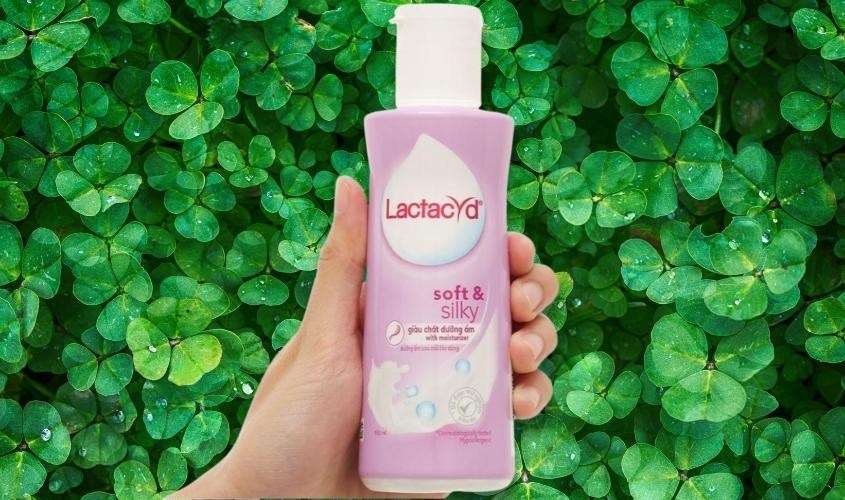 Dung dịch vệ sinh phụ nữ Lactacyd Soft & Silky 150 ml