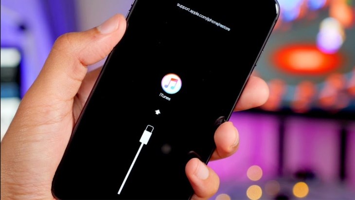 Bạn có thể restore iPhone thông qua iTunes