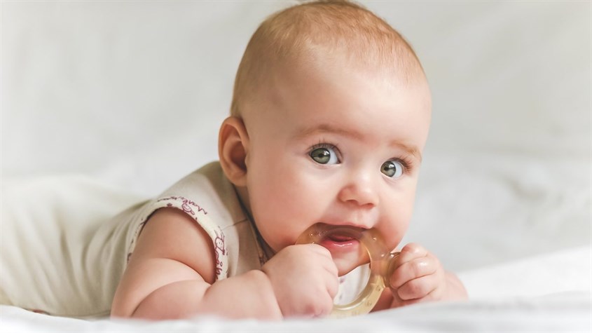 Bánh ăn dặm nào phù hợp cho bé 6 tháng chưa mọc răng?

