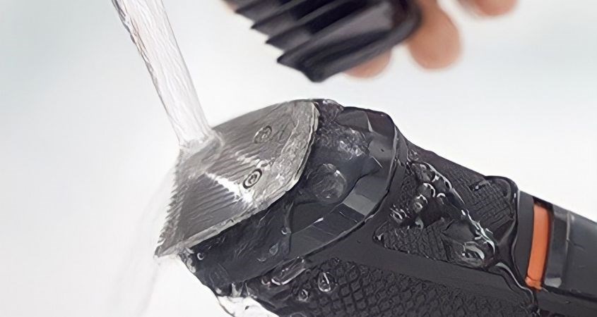 Bước 1: Vệ sinh cho phần lưỡi dao