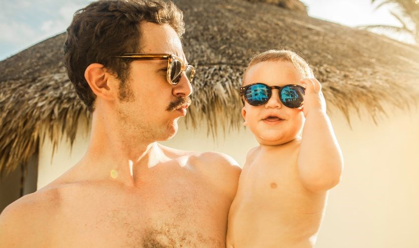 Cho trẻ ra ngoài sớm để tiếp xúc với thiên nhiên