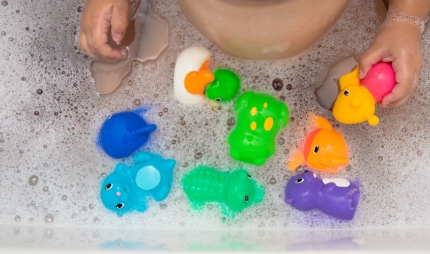 Đồ chơi cho nhà tắm giúp bé vui vẻ tắm hơn