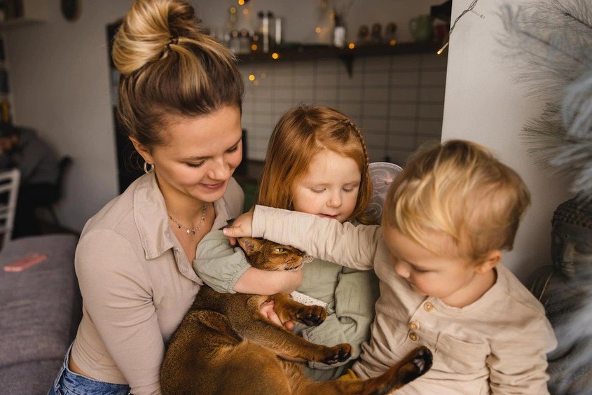 Bạn có thể gọi tên đồ vật để giúp trẻ hình thành cách giao tiếp Bạn có thể gọi tên đồ vật để giúp trẻ hình thành cách giao tiếp