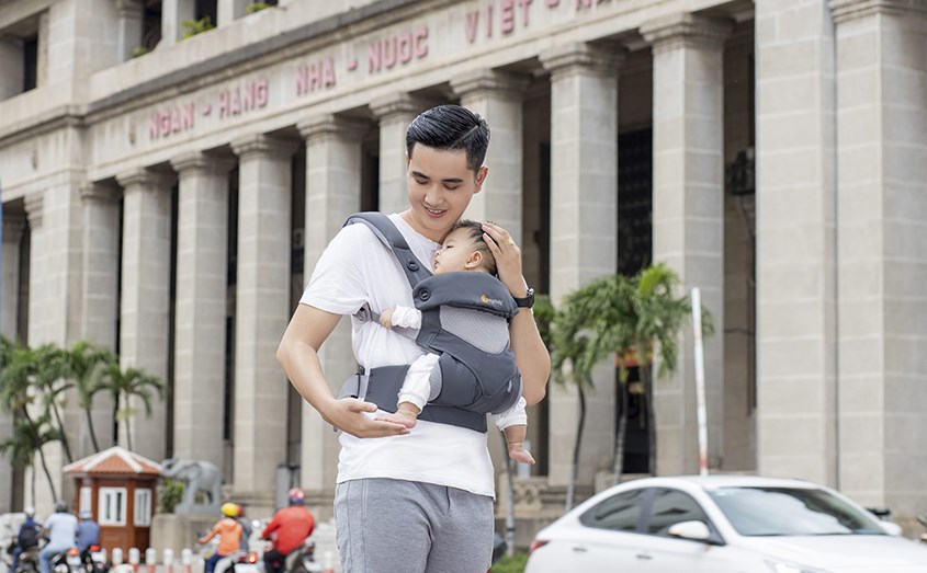 Địu làm tăng sức nặng lên người nâng trẻ