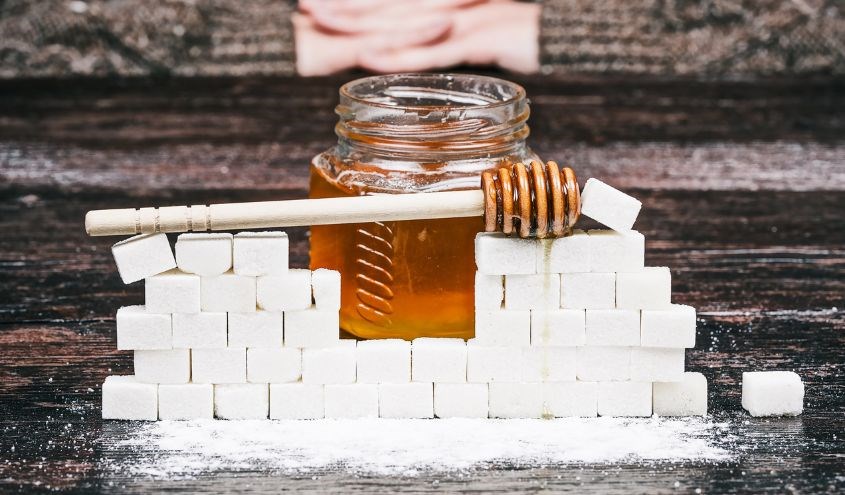 Mật ong và đường Tẩy da chết môi bằng mật ong và đường