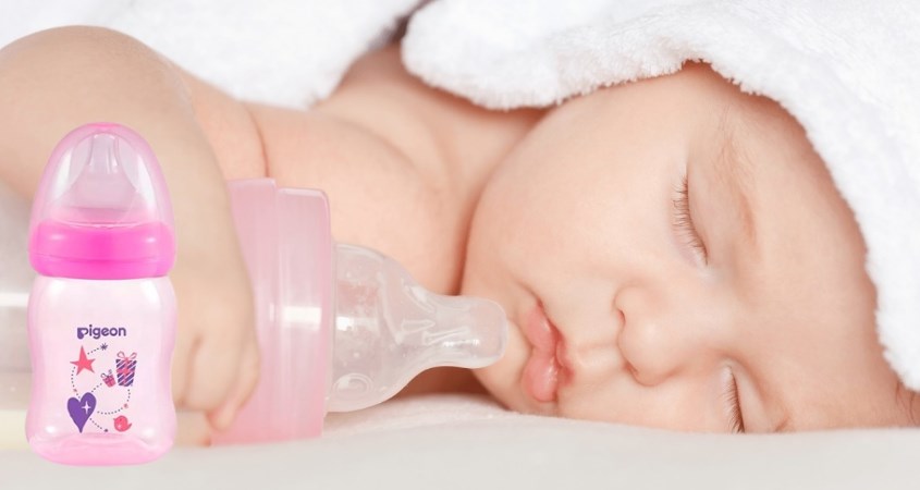 Nên mua bình sữa Pigeon nội địa hay nhập khẩu