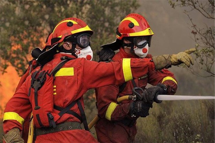 Găng tay bảo hộ lao động được lính cứu hoả sử dụng để chống nóng, đảm bảo an toàn