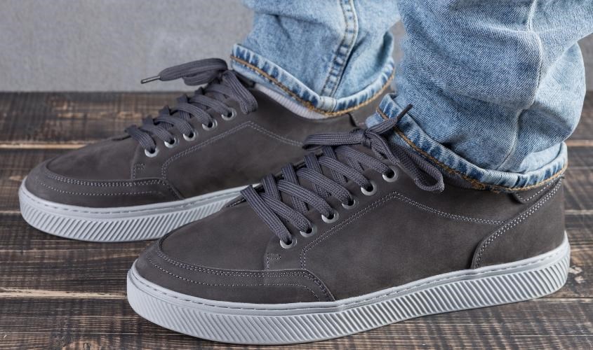 Đôi giày được làm từ chất liệu Nubuck leather
