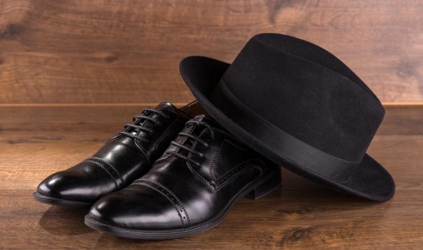 Một đôi giày được làm từ chất liệu patent leather