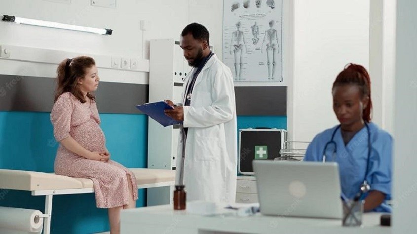 Một số trường hợp bác sĩ khuyên bà bầu không nên sử dụng acetaminophen. Nguồn ảnh: freepik 