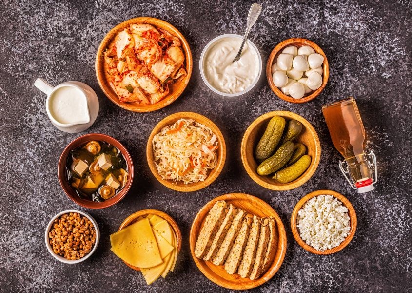 Lợi ích sức khỏe của probiotics có thể khác nhau tùy thuộc vào loài và chủng vi khuẩn của chúng. Nguồn ảnh: canva