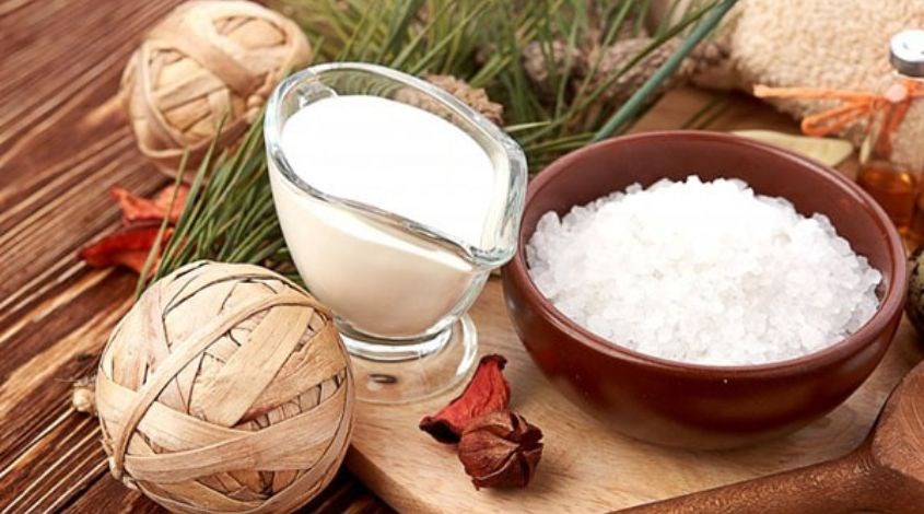 Muối biển và sữa tươi