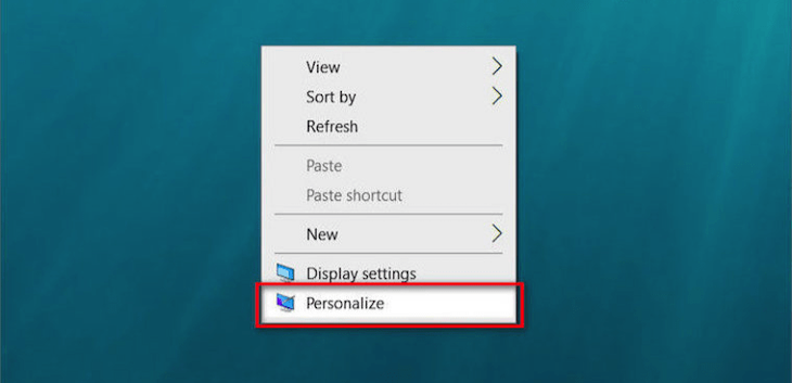 Click chuột phải tại khoảng trống trên màn hình rồi chọn Personalize