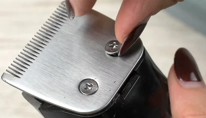 Tìm và tháo ốc cố định lưỡi dao