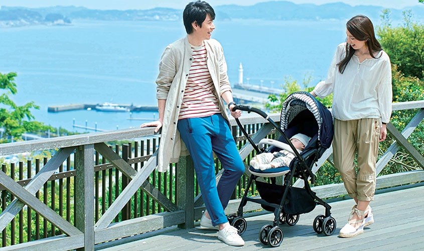 Xe đẩy em bé Combi là sản phẩm của thương hiệu Combi đến từ Nhật Bản Xe đẩy em bé Combi là sản phẩm của thương hiệu Combi đến từ Nhật Bản