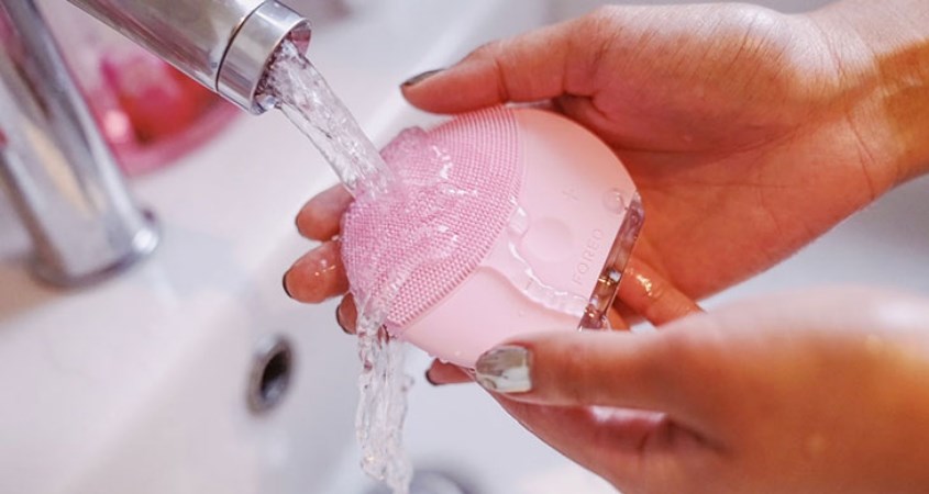 Máy rửa mặt và massage dành cho da nhạy cảm Halio Baby Pink