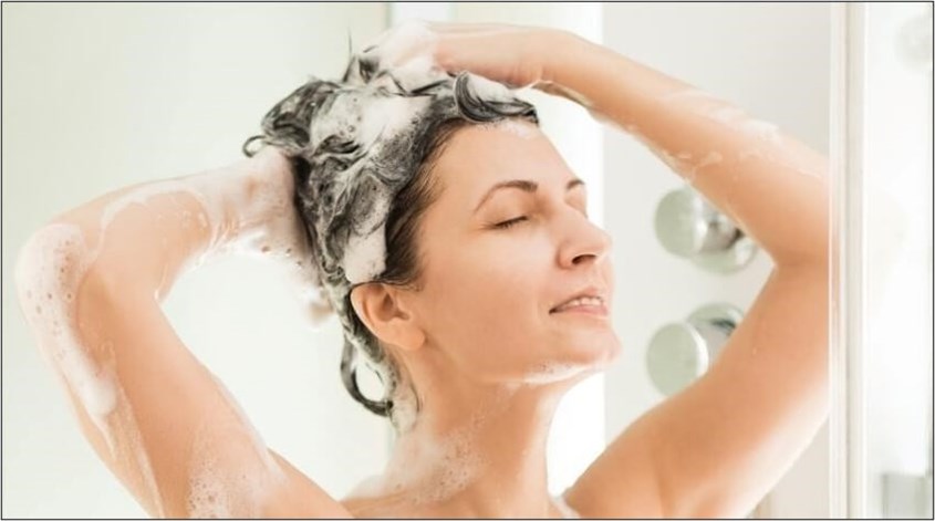 Gội đầu và xả tóc như bình thường để tóc thẩm thấu các dưỡng chất hiệu quả hơn