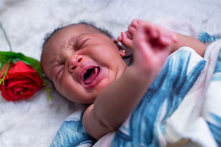 Trẻ quấy khóc là một trong những dấu hiệu khi đói đã lâu (cơn đói muộn). Nguồn hình Unsplash Trẻ quấy khóc là một trong những dấu hiệu khi đói đã lâu (cơn đói muộn). Nguồn hình Unsplash