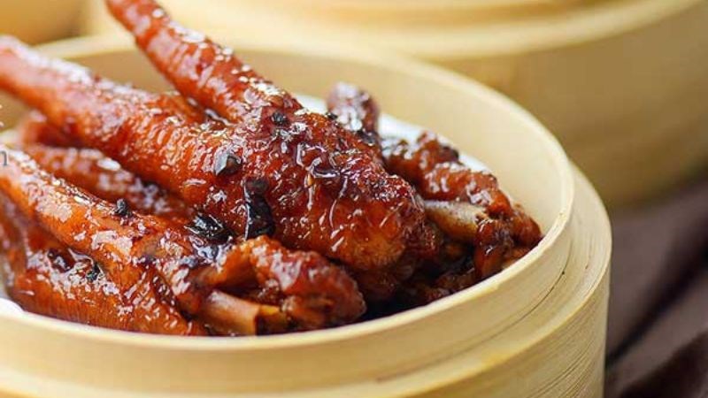 Chân gà cung cấp protein và canxin hỗ trợ chữa lành vết thương