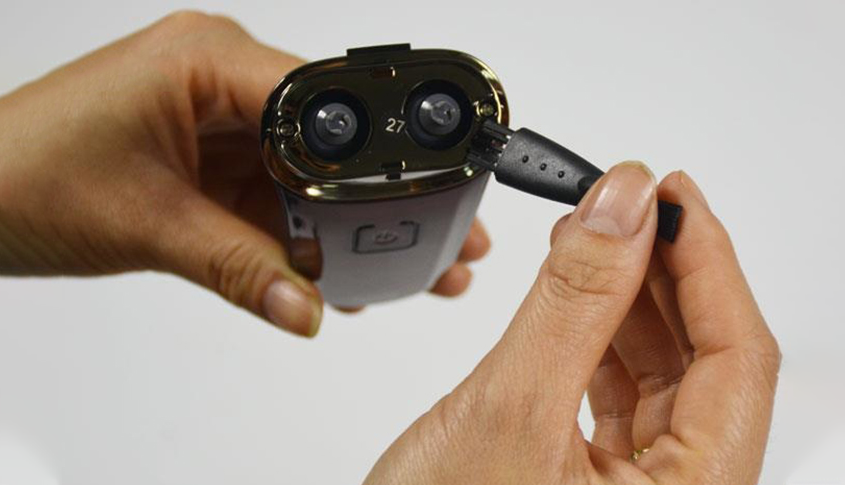 Dùng cọ để vệ sinh máy dễ dàng hơn https://www.avakids.com