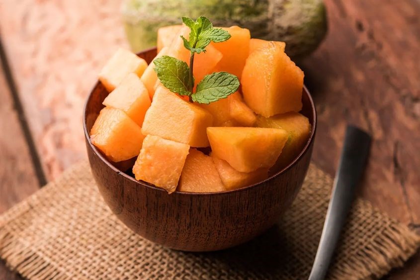Bà bầu ăn dưa lưới giúp cung cấp vitamin và khoáng chất cho cả mẹ và bé