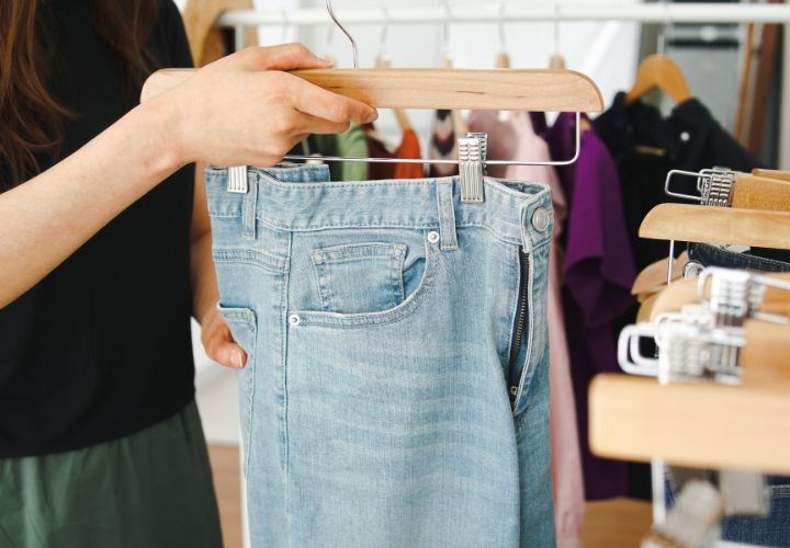 Sắp xếp gọn gàng, tránh những nơi ẩm mốc