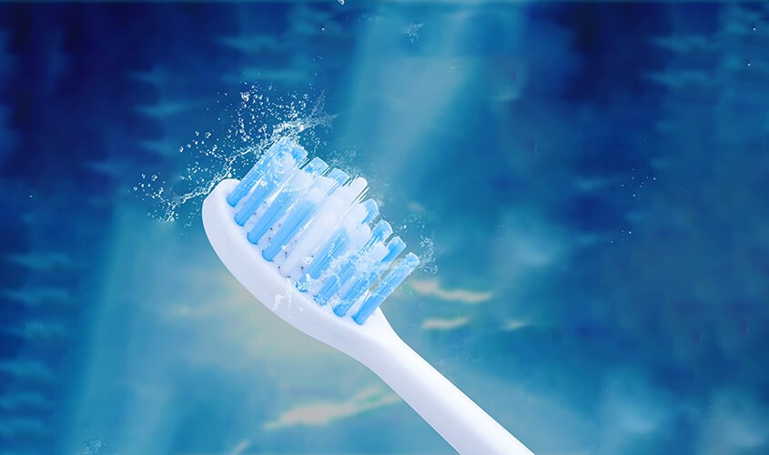 Các rung động tạo ra bọt nước siêu nhỏ, giúp làm sạch răng tối ưu
