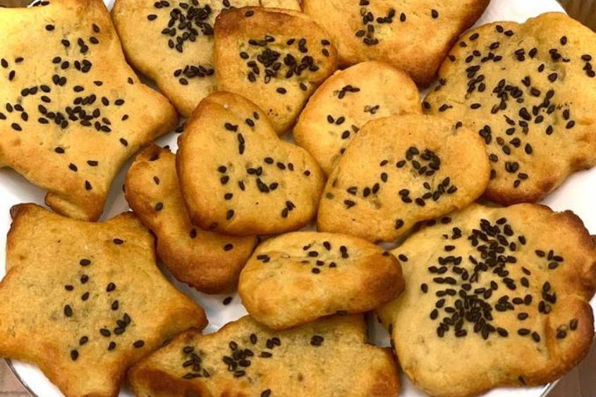 Bánh khoai lang nướng cho bé ăn dặm. Ảnh: Pexels