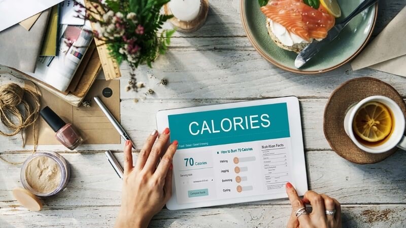 Trung bình mỗi ngày nên nạp vào khoảng 2000 Kcal